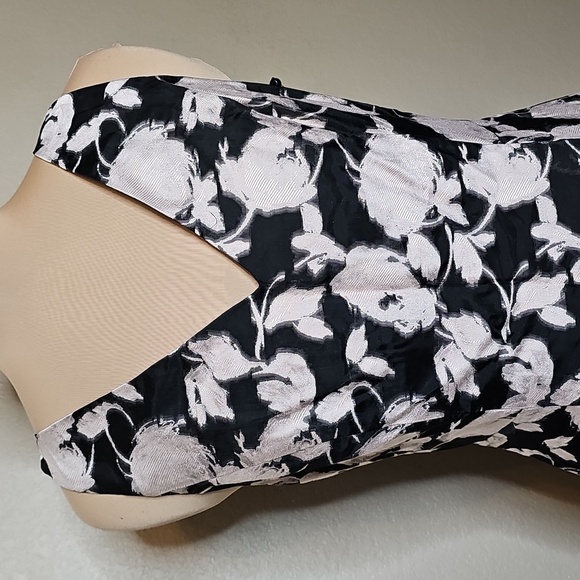 NWT Tommy Hilfiger 6 Black and Ivory Rose Floral Jacquard Cocktail Dress V Neck‎ - Picture 2 of 9